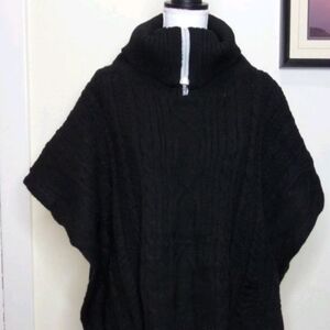 SERRA Womens Cable knit Poncho
